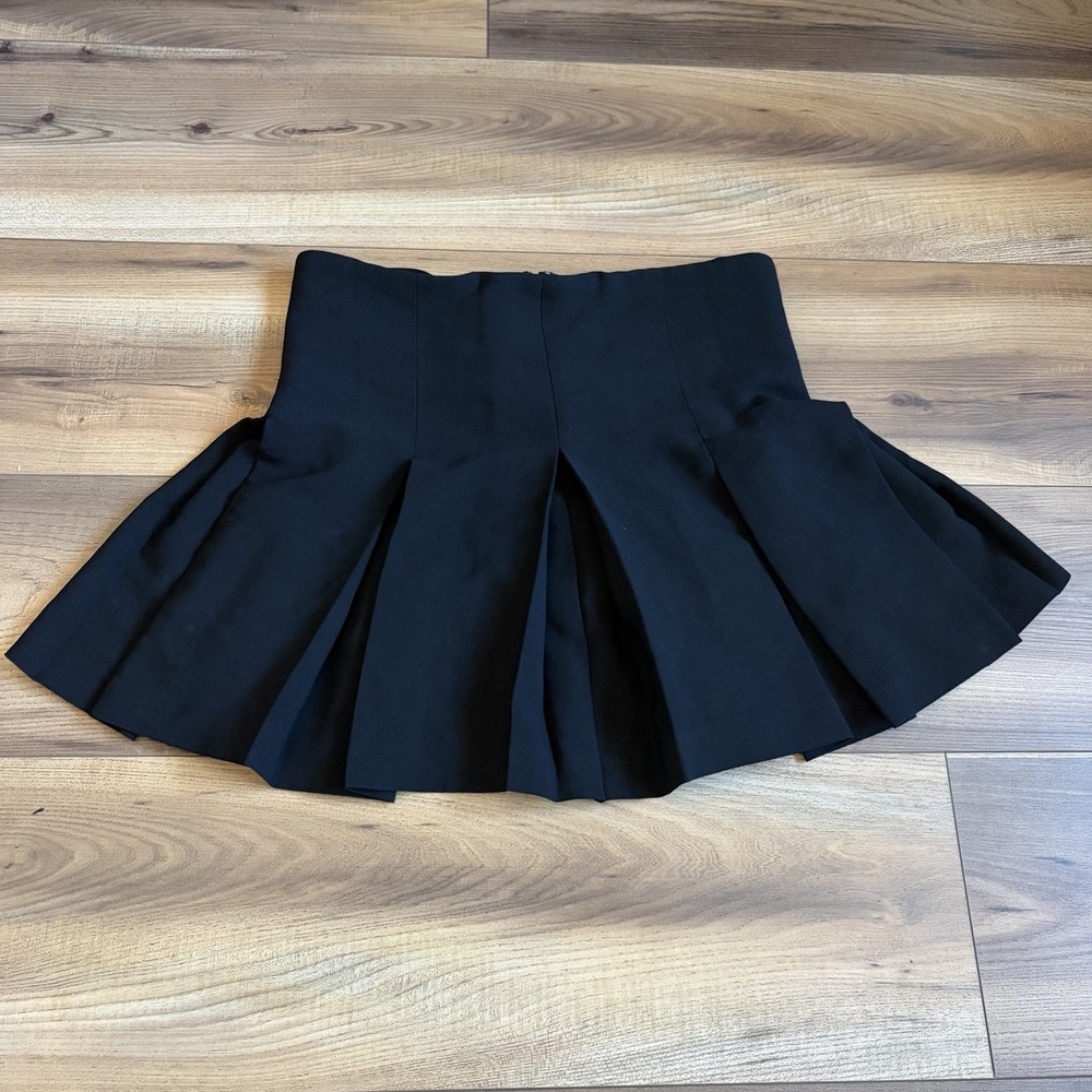 Aritzia Babaton Black Pleated Women's Skirt Size 4 Excellent